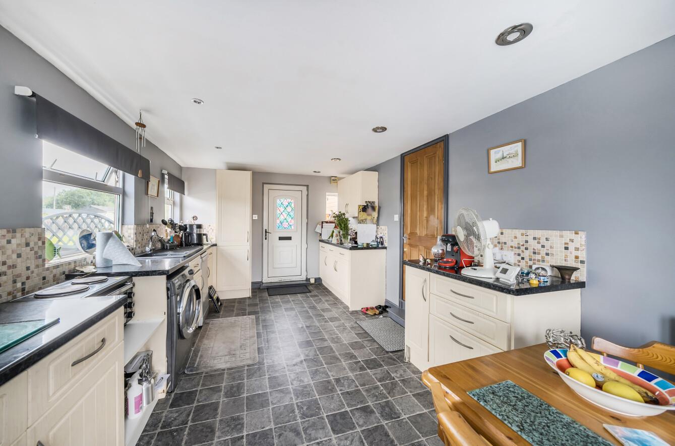 Oakland Park, Fforestfach, Swansea, SA5 4BX